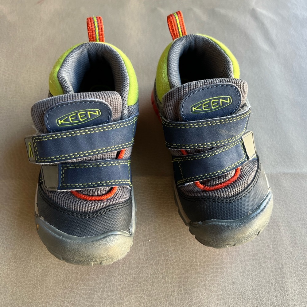 Keen shoes VGUC size 8